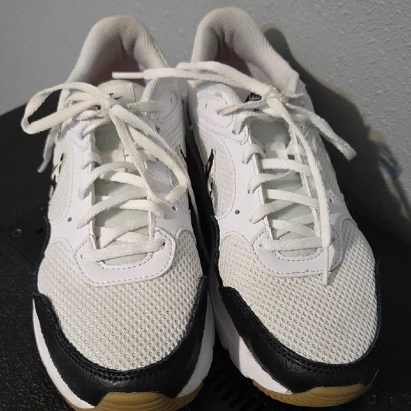 Nike Women's White and Black Sneakers with Animal Print - Picture 3 of 9